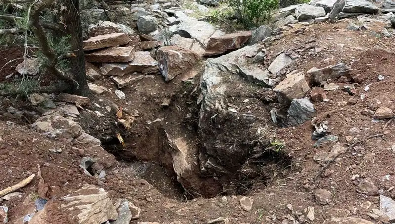 Eski Vali ve Emekli Albay, Define Ararken Yakaladı