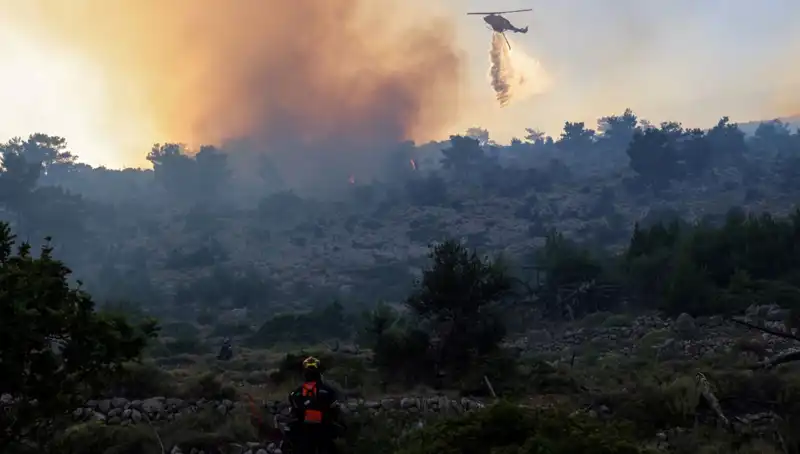 Eğriboz Adası’nda Şok Edici Orman Yangını: İki Köy Tahliye Edildi
