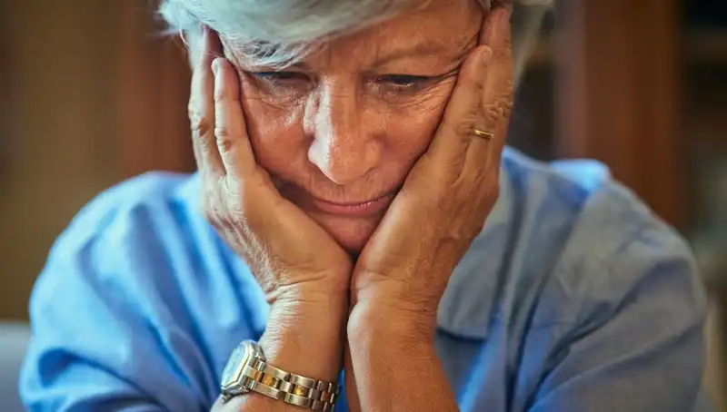 40'lı Yaşlarında Alzheimer: Stres Kaynaklı Zannedilen Erken Uyarı İşaretleri
