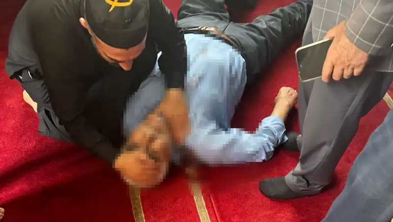 Cami İçinde Bıçaklı Saldırı: Namaz Kılan Bir Kişi Hayatını Kaybetti