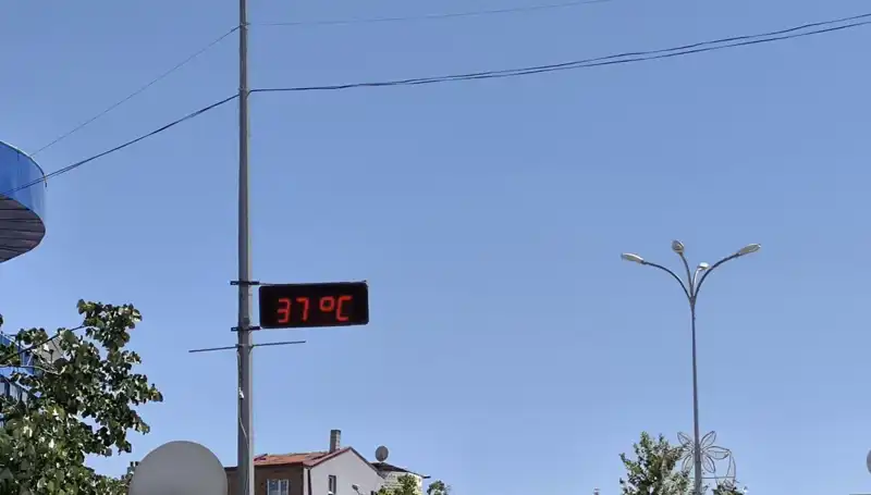 Termometreler Yükseliyor: İlçede Sıcaklık Rekorları Kırılmaya Başladı