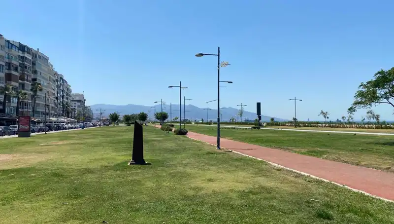 İzmir’de Sıcaklık Rekoru Kırıldı: Kordon Sahili Boş Kaldı!
