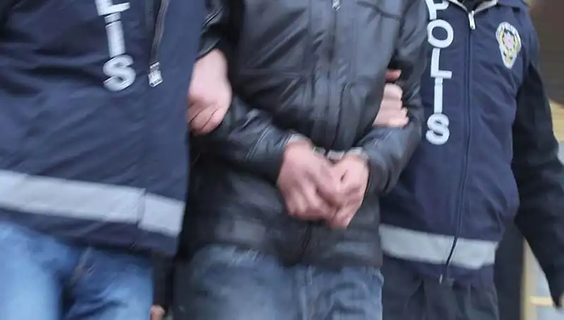 Kütahya'da Uyuşturucu Operasyonu: 5 Tutuklama ile Tiyatro Gibi Gelişmeler