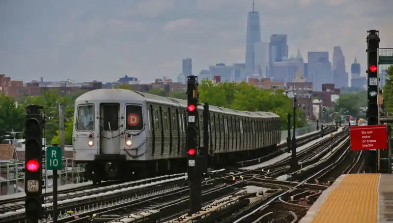 İstanbul’da 'Metro Sörfü' Faciası: 15 Yaşındaki Çocuk Hayatını Kaybetti