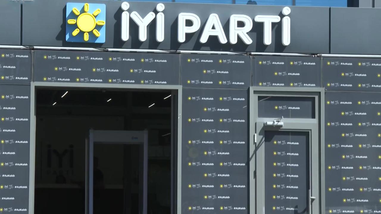 Ünal Karaman Parti Üyeliğinden Ayrıldı