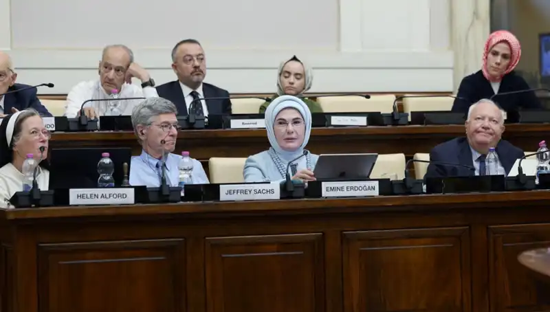 Emine Erdoğan'dan Vatikan'da Dünya 5'ten Büyüktür Mesajı: Küresel Barışa Çağrı