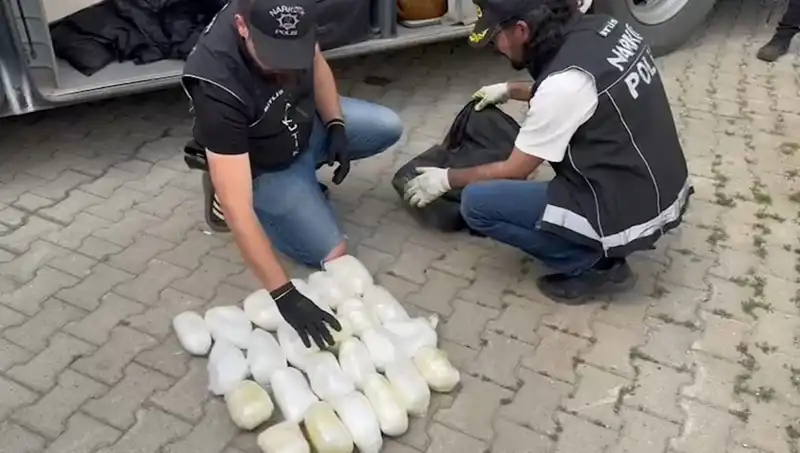 Yolcu Valizinde Tüyler Ürperten Keşif: 13 Kilo Metamfetamin