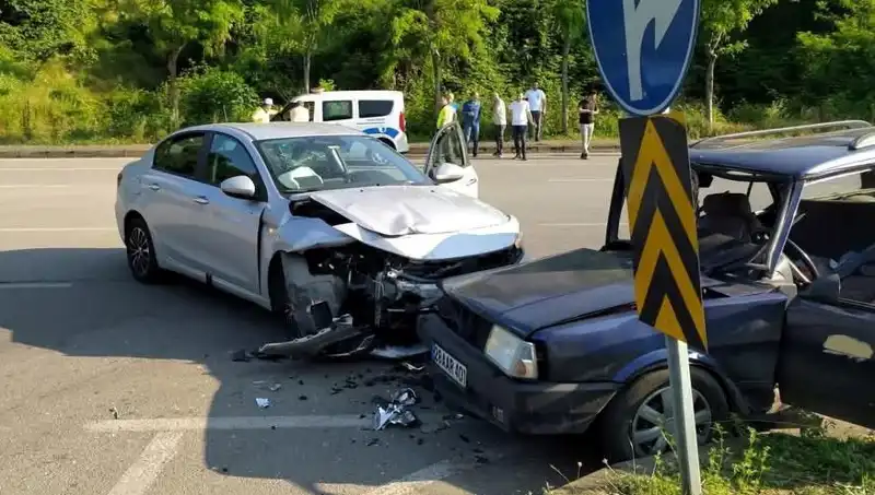 Görele’deki Feci Kaza: Sürücü Araç Camından Fırlayarak Hayatını Kaybetti