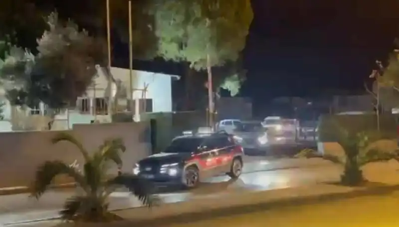 İzmir'de Gerçekleşen Dev Operasyon: 141 Hükümlü Eş Zamanlı Olarak Yakalandı!
