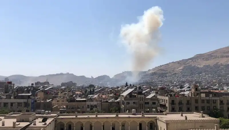 İsrail, Süveyda Kentinin Çevresinde Hava Saldırılarına Başladı
