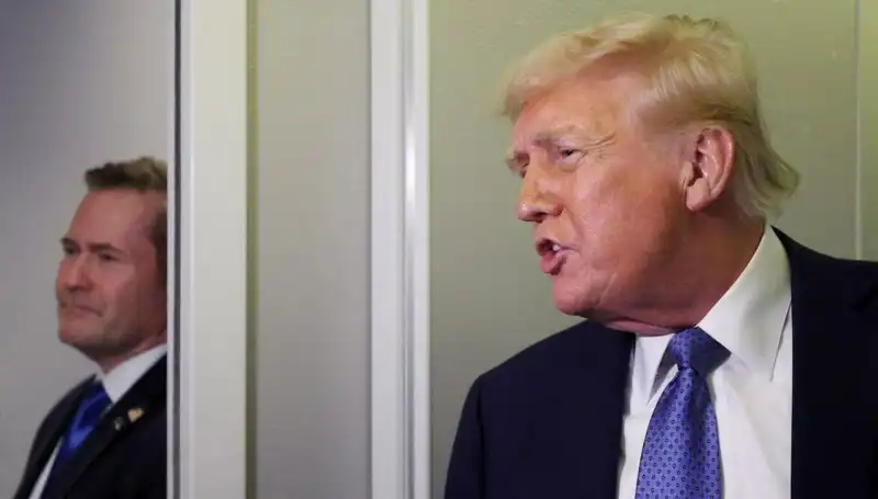 Donald Trump, Görevden Almalarıyla Siyasi Gündemi Sarstı: Mike Waltz Kimdir?
