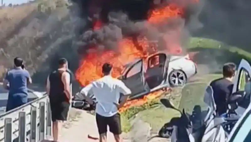 TEM Otoyolu'nda Şoke Eden Kaza: Araç Alev Alev Yandı