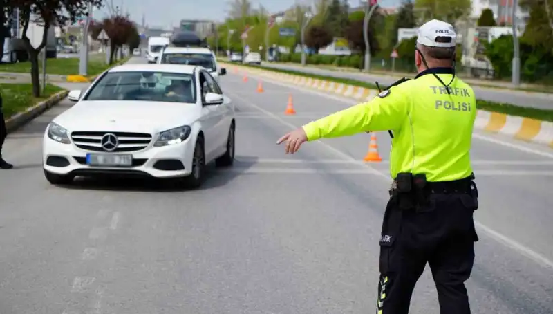 2025'te Yeni Trafik Cezaları: Hangi Yasalar Değişti, Ne Kadar Artacak?