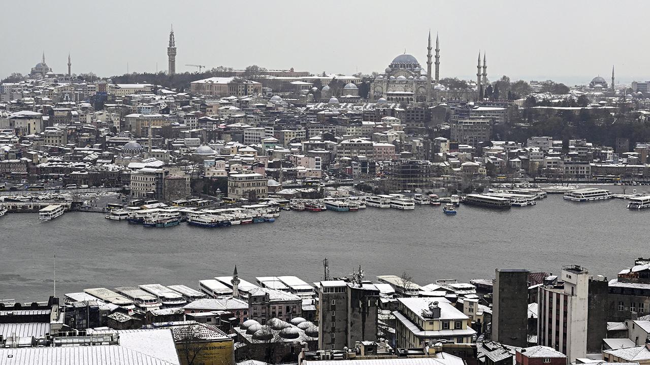 İstanbul'da Kar Yağışı Nedeniyle Ulaşım Aksadı