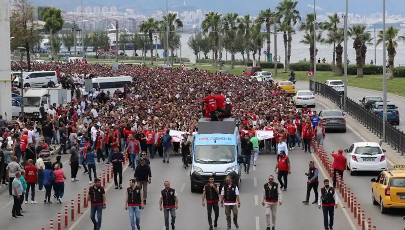 İzmir'de Grev Tohumları: İşçilerin Mücadelesi 4. Gününde Toplanıyor!
