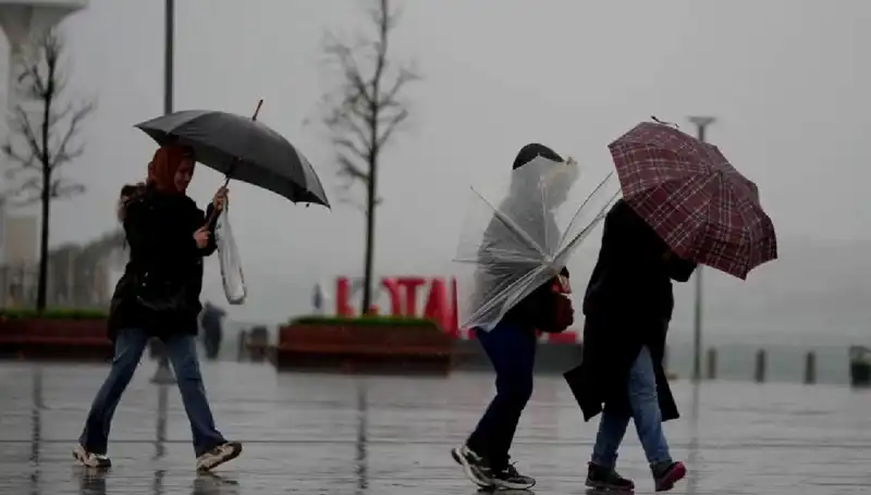Meteorolojiden Beklenmedik Şiddetli Yağış Uyarısı: İki Bölge Dikkat!