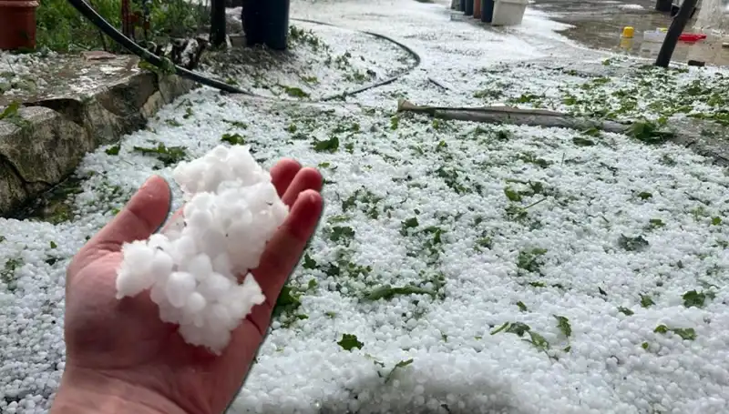 Haziran Ayında Dolu Yağışı: Şehir Beyazlarla Kaplandı