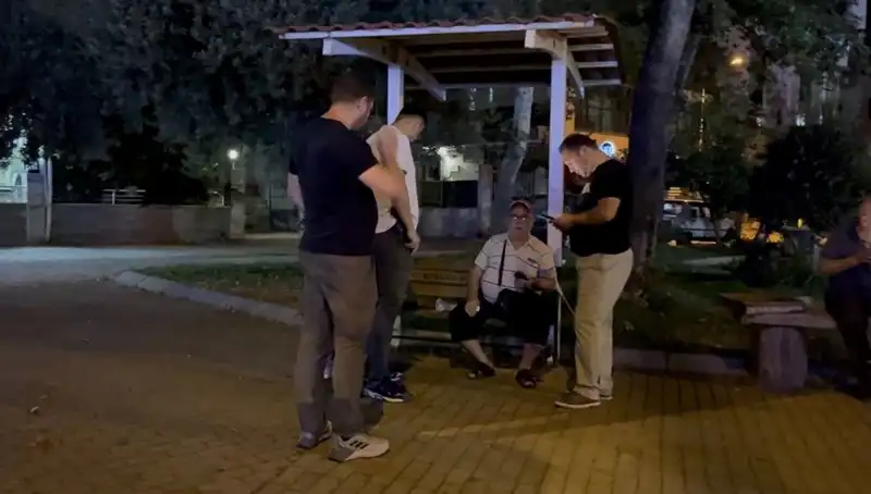 Kısmi Görme Kaybı Olan Adamın Telefonu Hırsızların Hedefi Oldu