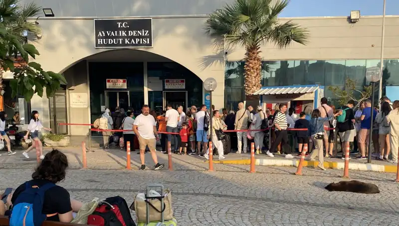 Bayramda Midilli Adası’na Yoğun İlgi: Tatilcilerin Yeni Gözdesi