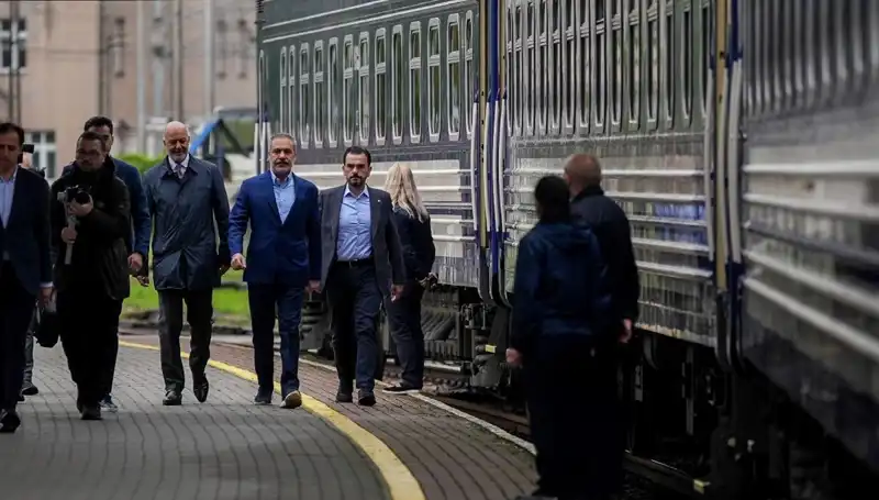 Dışişleri Bakanı Fidan, Ukrayna'da Diplomatik Temaslarda Bulundu