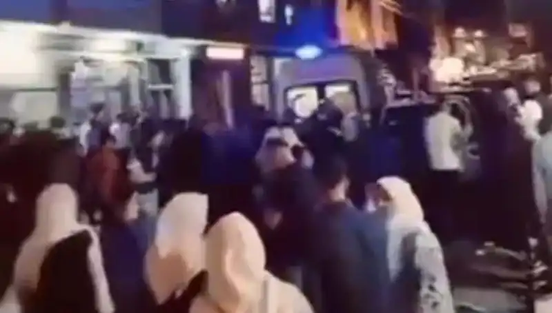 14 Yaşındaki Kader Balkondan Düşerek Yaşam Mücadelesi Veriyor
