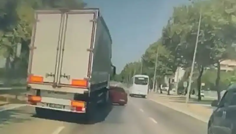 Bursa'da Kör Nokta Kazası: Sürücüler Dikkat! Hayat Kayıpları Artıyor