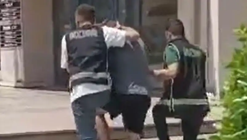 Sahte Dolarla Alışveriş Yapan Turist Sınır Dışı Edildi: Detaylar Ortaya Çıktı