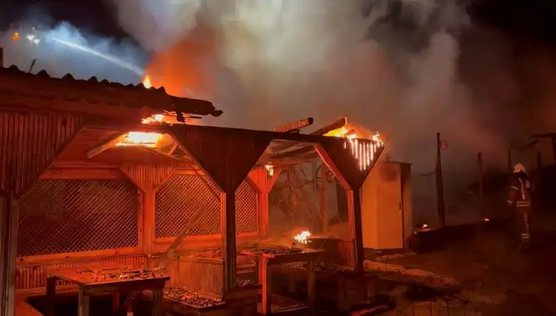 Şile'de Gözleme Restoranında Korkunç Yangın: Altı Mekan Alev Alev Yandı
