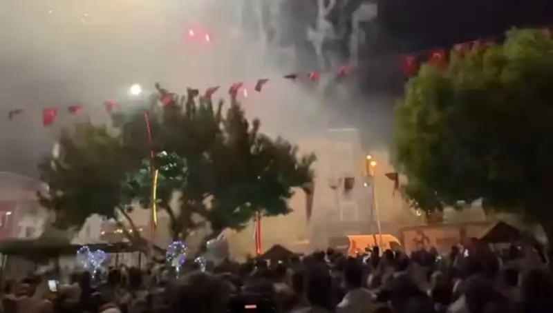 Havai Fişek Gösterisi: Eğlence Yerine Hastane Yolu