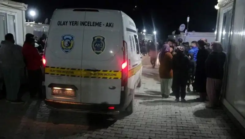Husumet Yüzünden Çıkan Kavga Sokakları Kanla Doldurdu