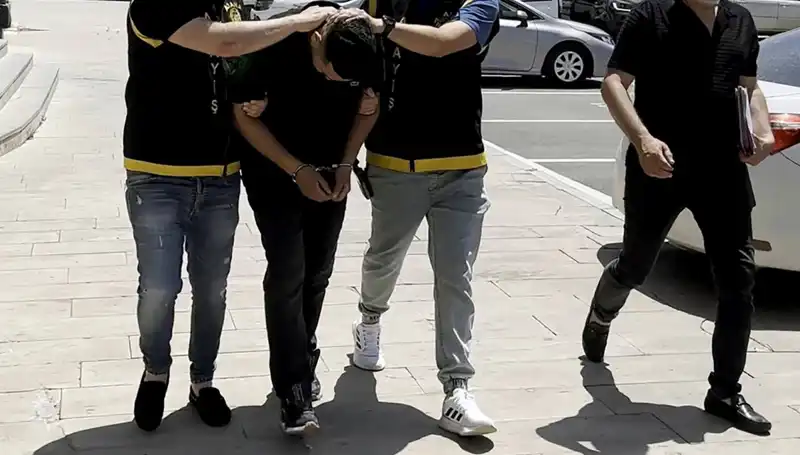 Mezarlıkta Hırsızlık Yapan Şahıs Suçüstü Yakalandı, Herkes Şokta!