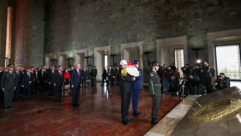 Devlet Erkanı Anıtkabir’de, Geçmişe Saygı Duruşu ve Anma Töreni