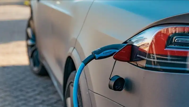 Elektrikli Araç Satışlarındaki Düşüş: Nedenler ve Gelecek Beklentileri